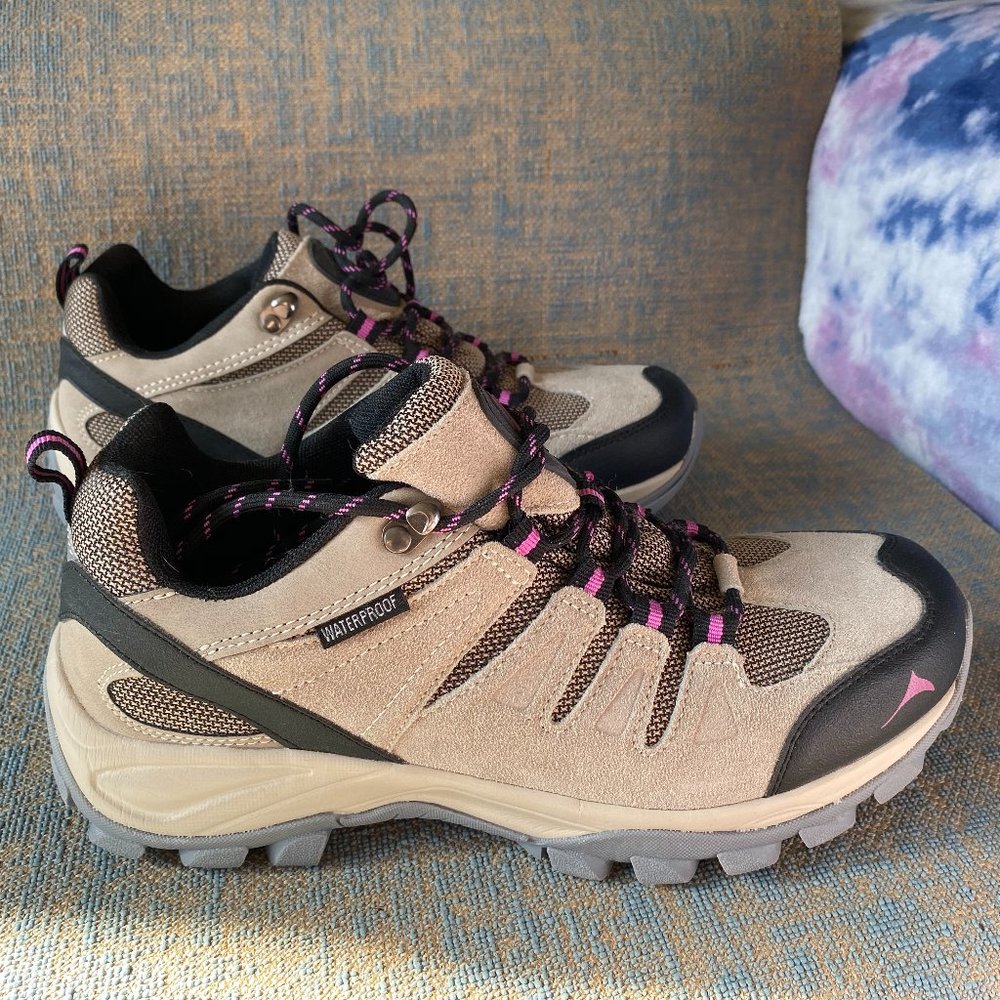 NWOT Pacific Mountain Boulder Low Hiking Shoes (Women 9.5)